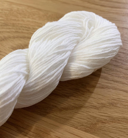 *PFD - DARUMA SASHIKO KOGIN thread 20/8 - 100 meter skein - THICK weight - White - SINGLE SKEIN