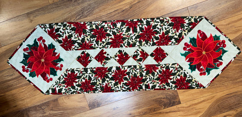 *Quilt - Table Runner Quilt - Holiday Poinsettias