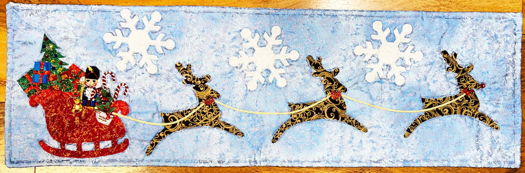 *Quilt - Holiday Wall Hanging - Santa & Reindeer